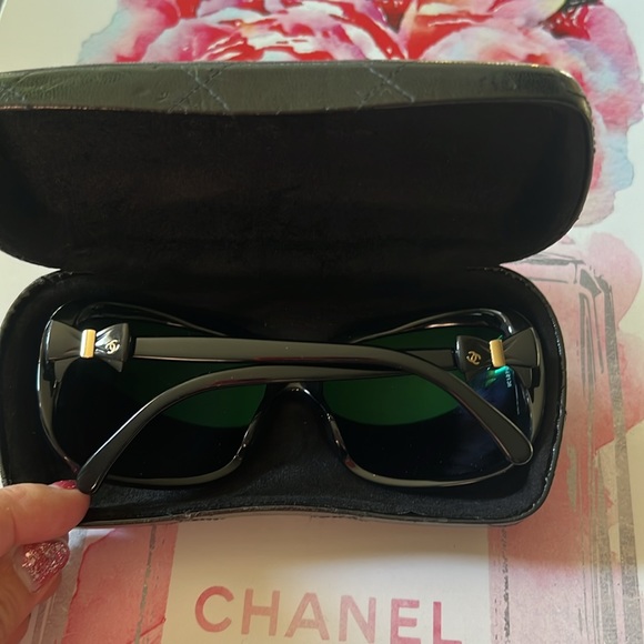 Chanel bow black oversized Sunglasses with case - Picture 8 of 8
